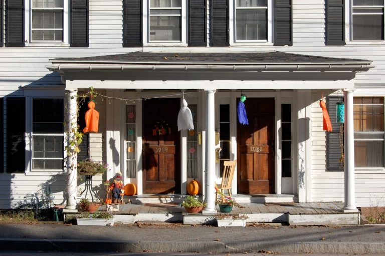 Outdoor-Halloween-Lighting